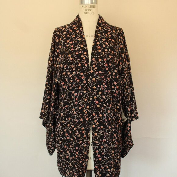 Vintage Women's Kimono, Short Haori in Black with Asian Floral Print Robe - Picture 2 of 10
